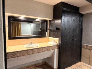 Hotel Mirage Express