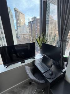 Stylish Business Nomad Executive Suite & Parking