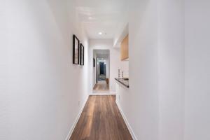 2 Santa Monica Beach Walking