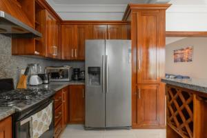 Moderno • Piscina + Balcón | Cerca de la Playa