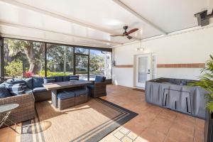 2 King Suites - Hot Tub - Large Patio - Sleeps 12