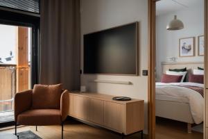 Le Chalet Lingonberry D10 Ski-in Ski-out by Aavalevi