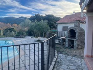 Maison avec piscine sécurisée au pied des Cévennes