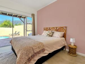 The Valley Escape - Pool & Outdoors