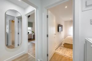 New! Battersea Park & Power Station, USA Embassy