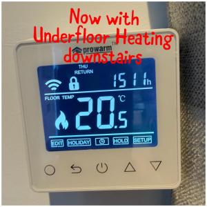 Cardiff Coach House with Hot Tub & Log Fire