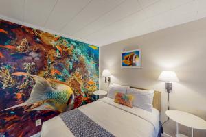 Lamplighter Inn - 111 Tropical Fish Cove