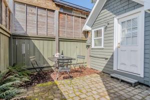 Cozy Private Urban Oasis - The Ballard Bungalow