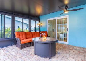 Large Family Retreat Heated Pool, Mini Golf 4BD Pickleball & Arcade