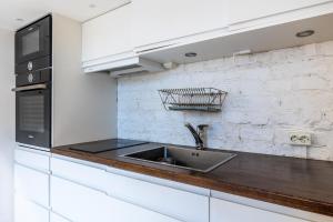 Bright Loft Apartment Steps From Linnanmäki & Alppipuisto