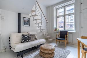 Bright Loft Apartment Steps From Linnanmäki & Alppipuisto