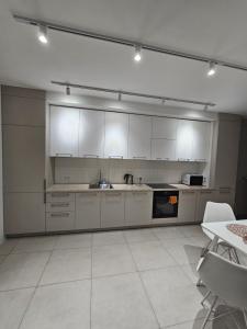 Чорновола 5а