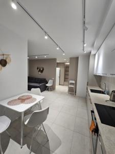 Чорновола 5а