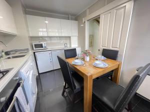 Promo rate - Maida Vale 3Bed, 3Bath flat with Garden near Little Venice, Paddington, St Johns Wood by NourNest Apartments