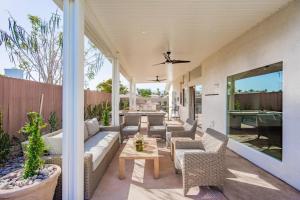 The Rose-Tiki BarGame close to Festivals, Tennis