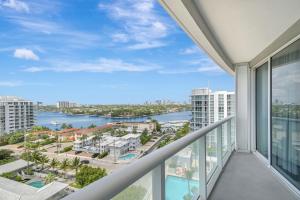 Luxe Bayview Condo w Sauna, Hot tub & Beach Access