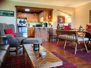 Stunning Foilage Views from the Fire Tower Cabin