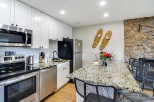 3BR Riverfront Retreat! Mtn Views, Community Perks