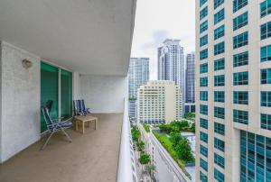 Luxury Bayview Condo | Pool, Gym & Skyline Views