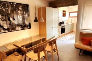 Stylish downtown two bedroom apartment