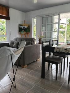 Casa campestre con piscina privada cerca de Villeta