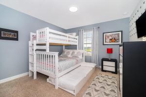 3151LS TOWNHOUSE 4 BEDROOMS & 3 BATHROOMS + POOL