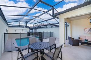 4833NF TOWNHOUSE 4 BEDROOMS & 3 BATHROOMS + POOL