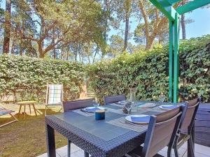 Appartement T2 avec terrasse et jardin privatif - FR-1-379-185