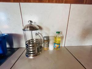 New colorful & artsy home, fam perfect, great wifi for working