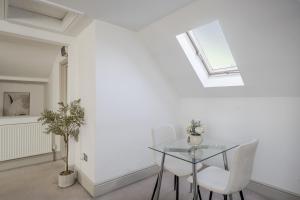 Moulsham Apartments in Chelmsford - Apartment C, Apartment E - Free WiFi & Free Parking - Long Stays Welcome