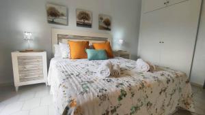 Benal Beach sunny apt with sea views