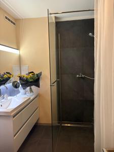 Border Bliss - Private Room with Bathroom in a Cozy Home