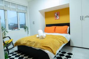 Lush 6BR House - Hot Tub - Private Driveway 2 Cars