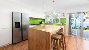 Stargazer Cottage Waterfront Reserve with Private Studio