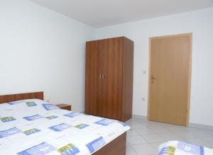 Apartments by the sea Kustici, Pag - 4087