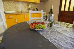 Apartments by the sea Podgora, Makarska - 6779