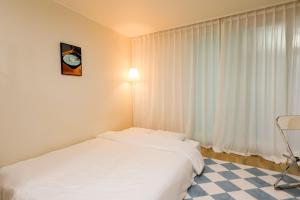 1Near Hongdae Station, 30sec on foot