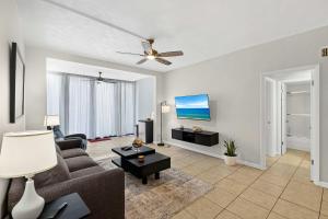 Beachside Bliss Walk To Siesta Pool Access