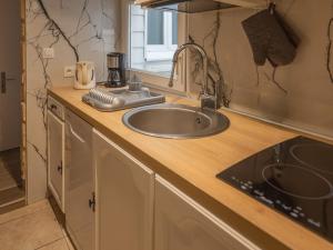 Maison Centre-Ville aux Sables-d’Olonne, Proche Gare et Plage, Idéale pour 4 Personnes - FR-1-197-543