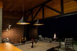 Cabaña Moderna de Montaña en Zarcero con Vistas y Bosque Neblinoso