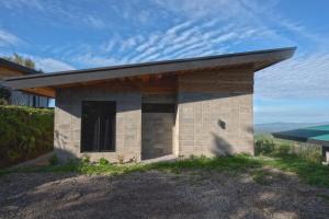 Cabaña Moderna de Montaña en Zarcero con Vistas y Bosque Neblinoso