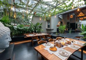 StayVista at Prana Zen House with Pool and BBQ