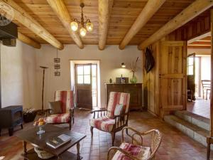 Grange rénovée avec jardin clos, animaux acceptés, proche des Monts du Lyonnais - FR-1-496-119