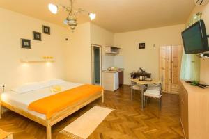 Villa Iveta- Triple Room Ground Floor - Martina