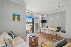 Coffs Harbour Ocean Parade 5 - Pool, Spa, Beach, Sleeps 5, Affordable Single Room suite