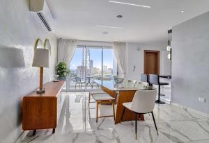 Lovely 3 Bedroom Apartment, Pool,Gym,2parking S