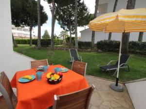 Apartamento cómodo con terraza y piscina comunitaria, cerca de la playa de Riells - HISP-236-15