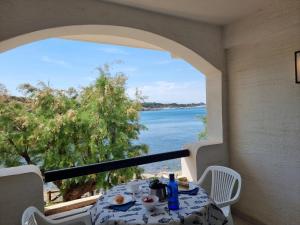 Apartamento con terraza vista al mar y piscina a 50m de la playa - HISP-236-152