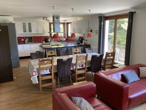 Chalet cosy 6 chambres, 14 pers, proche télécabine, parking, non fumeur - FR-1-836-28