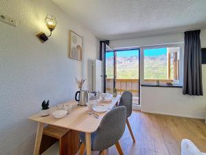Studio lumineux avec balcon plein sud au pied des pistes - FR-1-832-10
